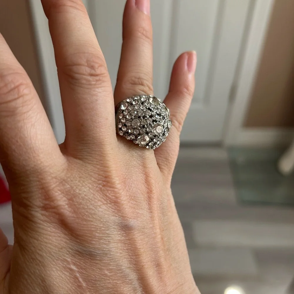 4/$50 Cluster dome statement silver band woman ring size 6 1/2 💚 - Picture 3 of 8